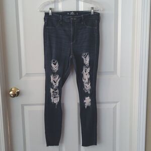 Hollister 11R W30 L28 (26 actual length) very distressed skinny jeans